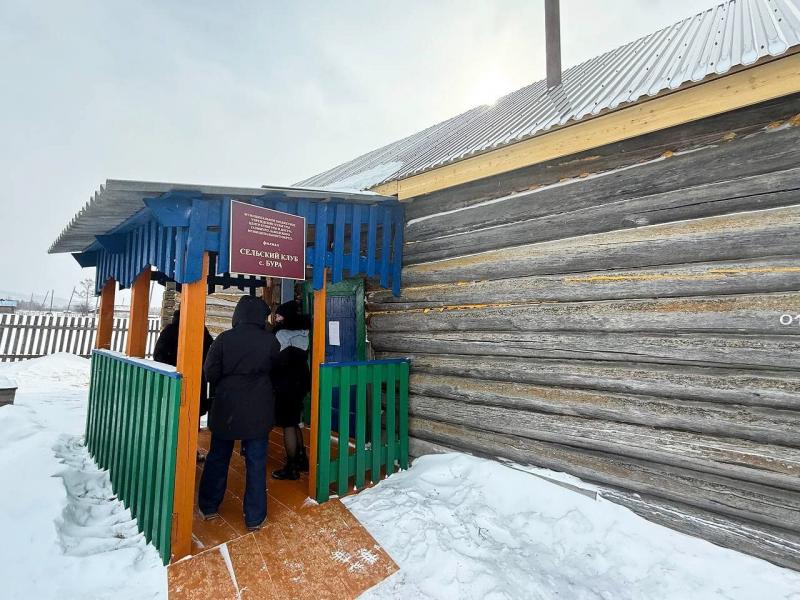 Дом культуры в селе Бура. Фото из канала Алёны Ячменёвой